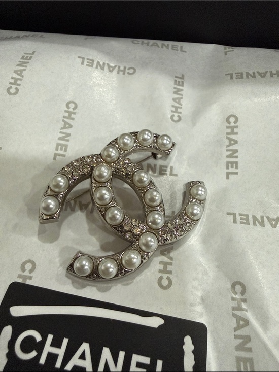 Upcycled CC Jewelry - Upcycled CC Pearl & Crystal CC Brooch in Silver Tone